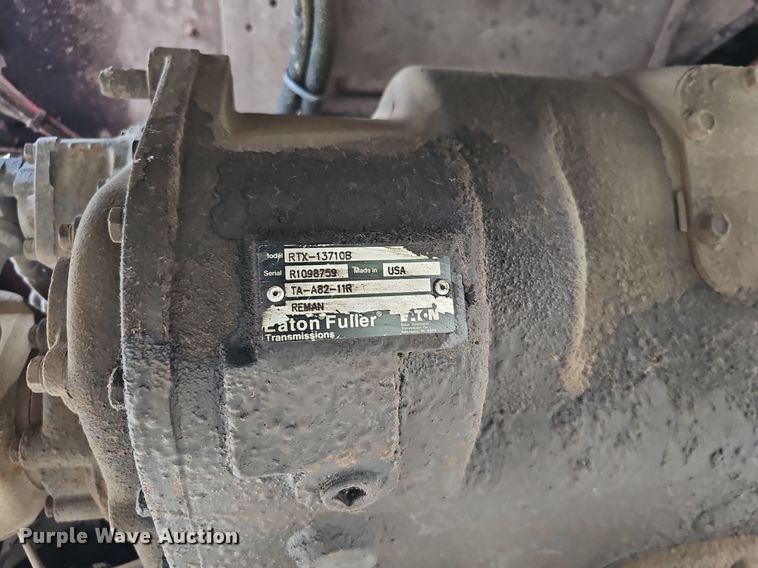 image for item DO2725 1998 Peterbilt 385  semi truck