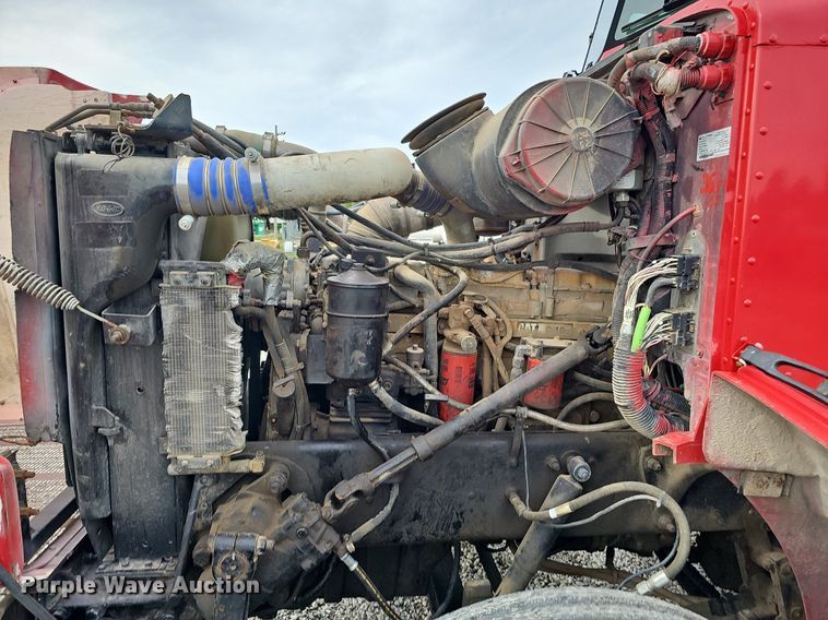 image for item DO2725 1998 Peterbilt 385  semi truck