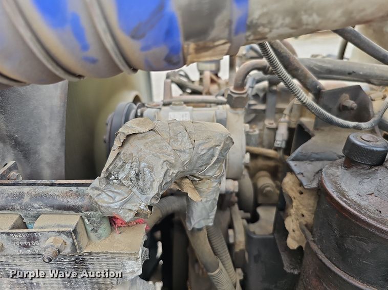 image for item DO2725 1998 Peterbilt 385  semi truck