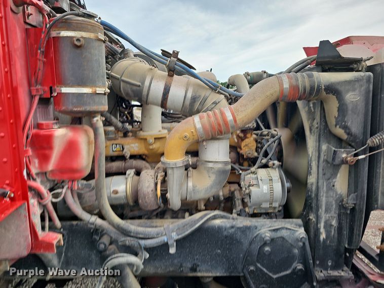 image for item DO2725 1998 Peterbilt 385  semi truck