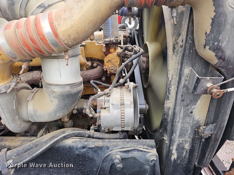 image for item DO2725 1998 Peterbilt 385  semi truck