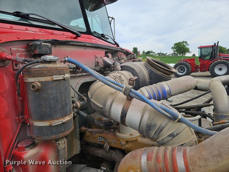 image for item DO2725 1998 Peterbilt 385  semi truck