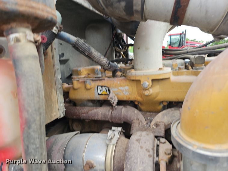 image for item DO2725 1998 Peterbilt 385  semi truck