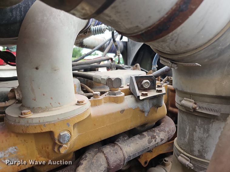 image for item DO2725 1998 Peterbilt 385  semi truck