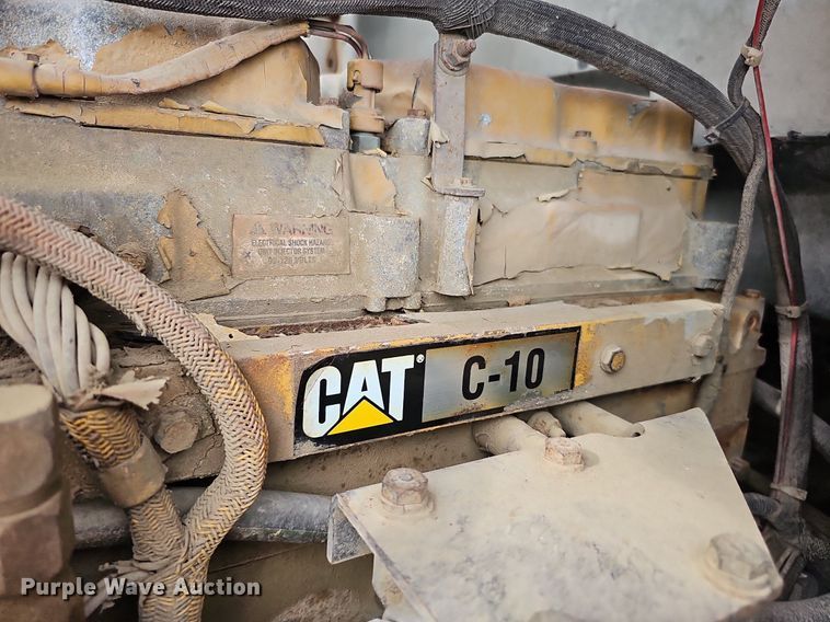 image for item DO2725 1998 Peterbilt 385  semi truck