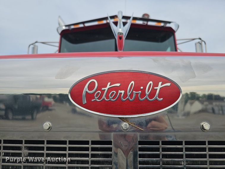 image for item DO2725 1998 Peterbilt 385  semi truck