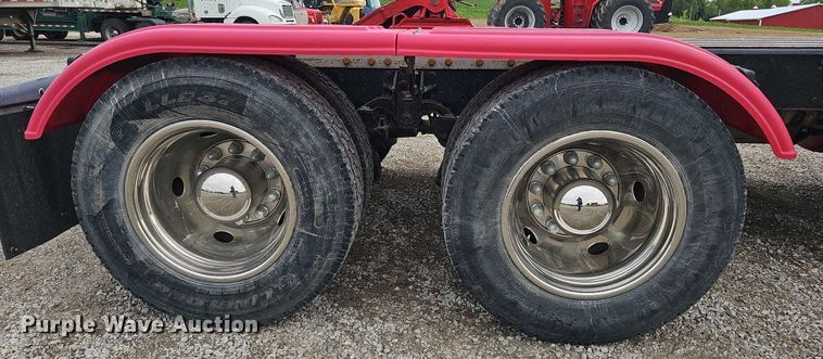 image for item DO2725 1998 Peterbilt 385  semi truck