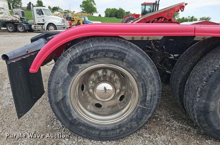 image for item DO2725 1998 Peterbilt 385  semi truck