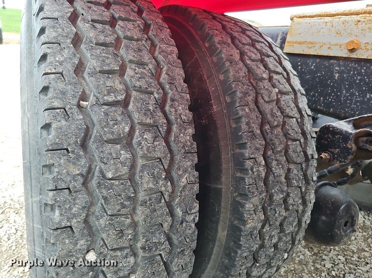 image for item DO2725 1998 Peterbilt 385  semi truck