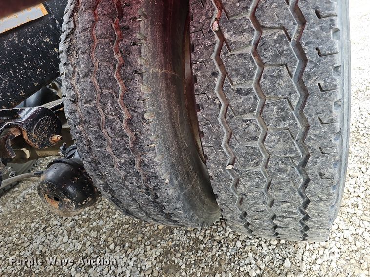 image for item DO2725 1998 Peterbilt 385  semi truck