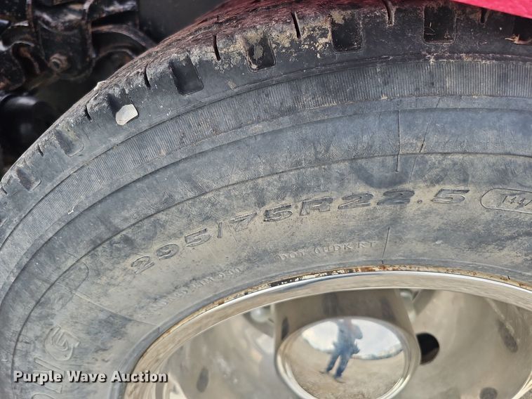 image for item DO2725 1998 Peterbilt 385  semi truck