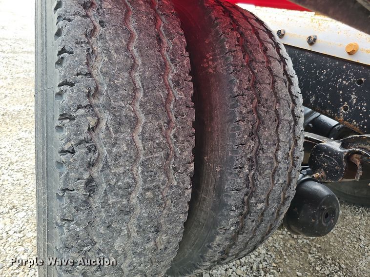 image for item DO2725 1998 Peterbilt 385  semi truck