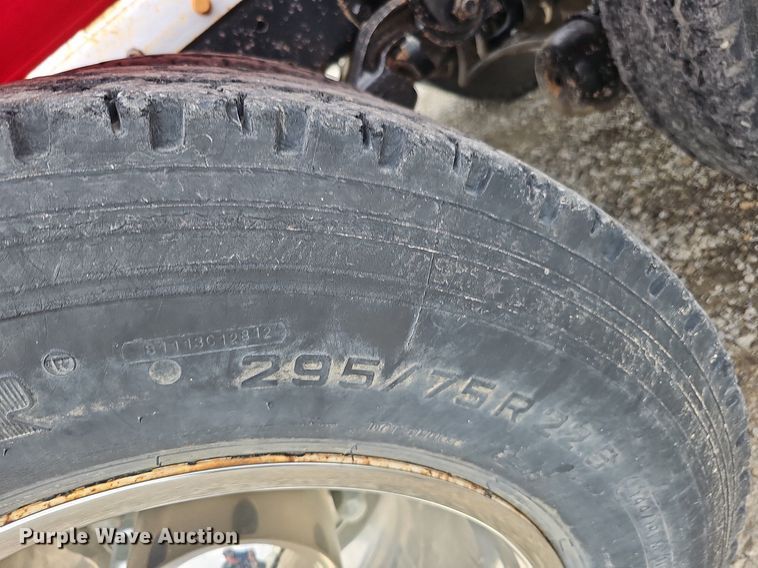 image for item DO2725 1998 Peterbilt 385  semi truck