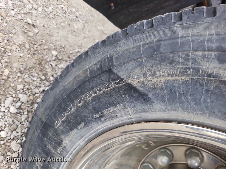 image for item DO2725 1998 Peterbilt 385  semi truck