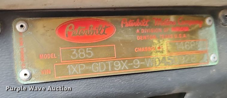 image for item DO2725 1998 Peterbilt 385  semi truck