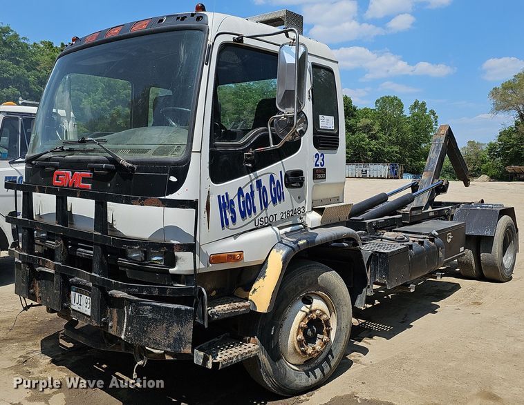 image for item DO2787 2002 GMC T7500  hook lift truck