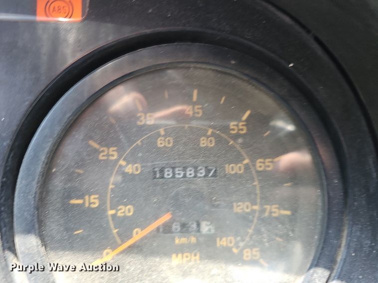 image for item DO2787 2002 GMC T7500  hook lift truck