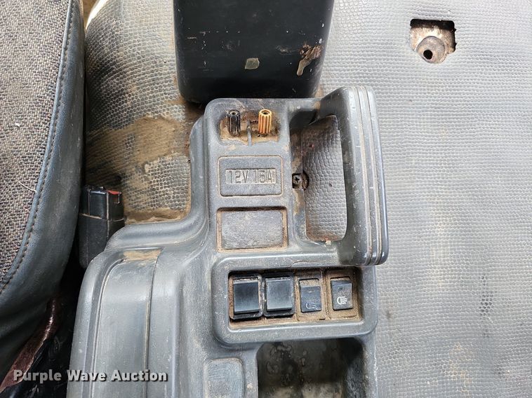 image for item DO2787 2002 GMC T7500  hook lift truck