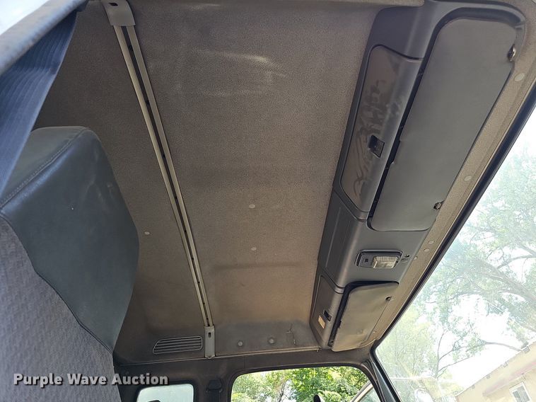 image for item DO2787 2002 GMC T7500  hook lift truck