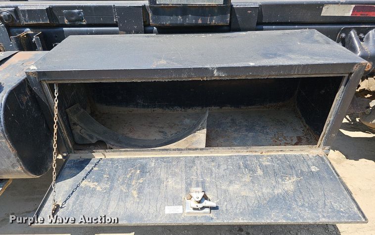 image for item DO2787 2002 GMC T7500  hook lift truck