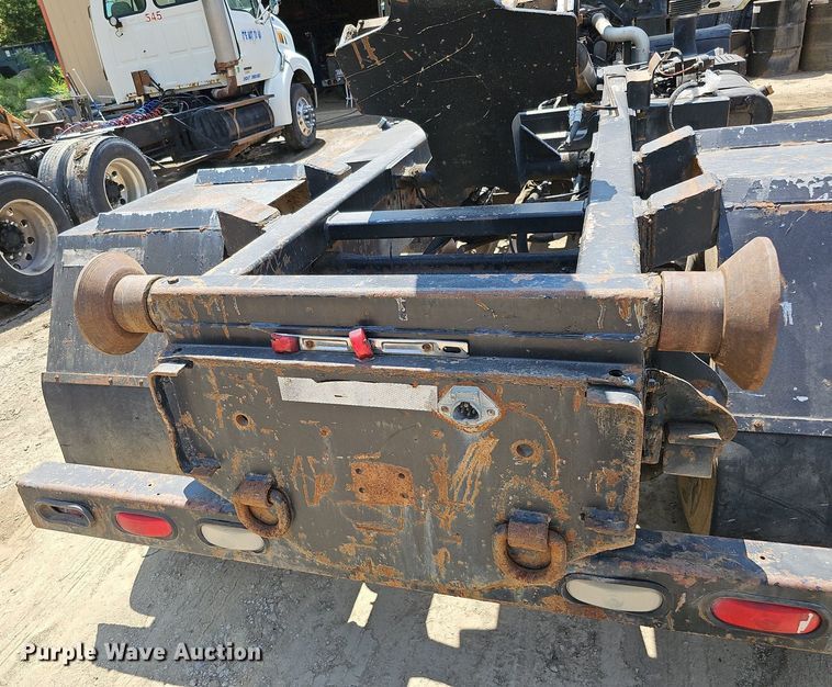 image for item DO2787 2002 GMC T7500  hook lift truck