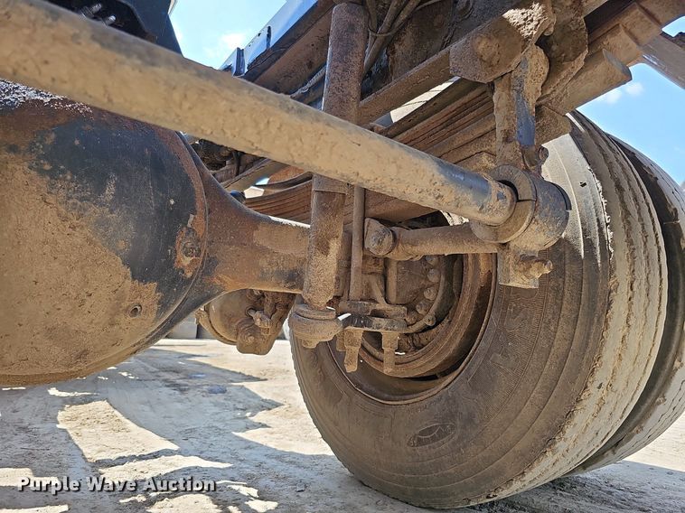 image for item DO2787 2002 GMC T7500  hook lift truck