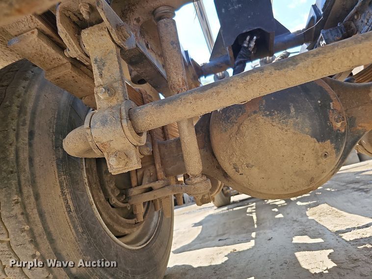 image for item DO2787 2002 GMC T7500  hook lift truck