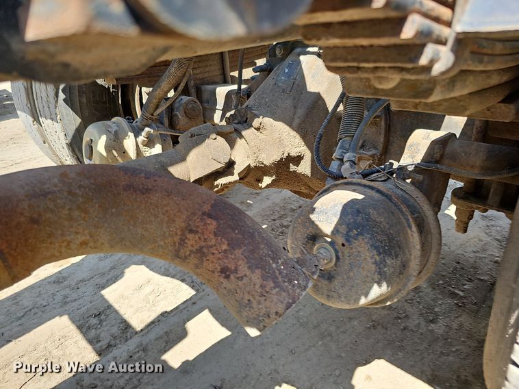 image for item DO2787 2002 GMC T7500  hook lift truck