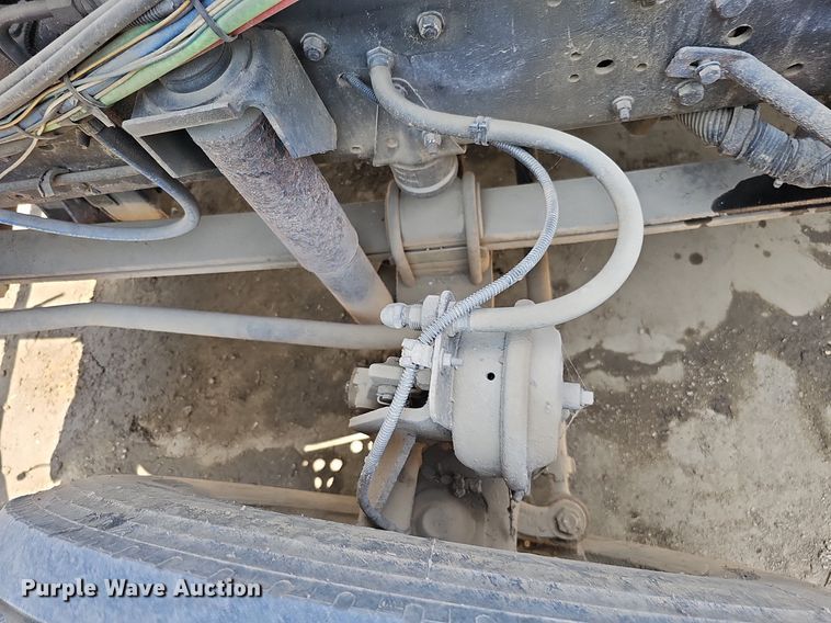 image for item DO2787 2002 GMC T7500  hook lift truck