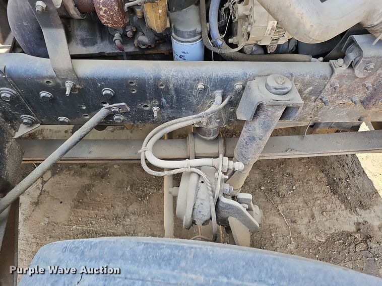 image for item DO2787 2002 GMC T7500  hook lift truck