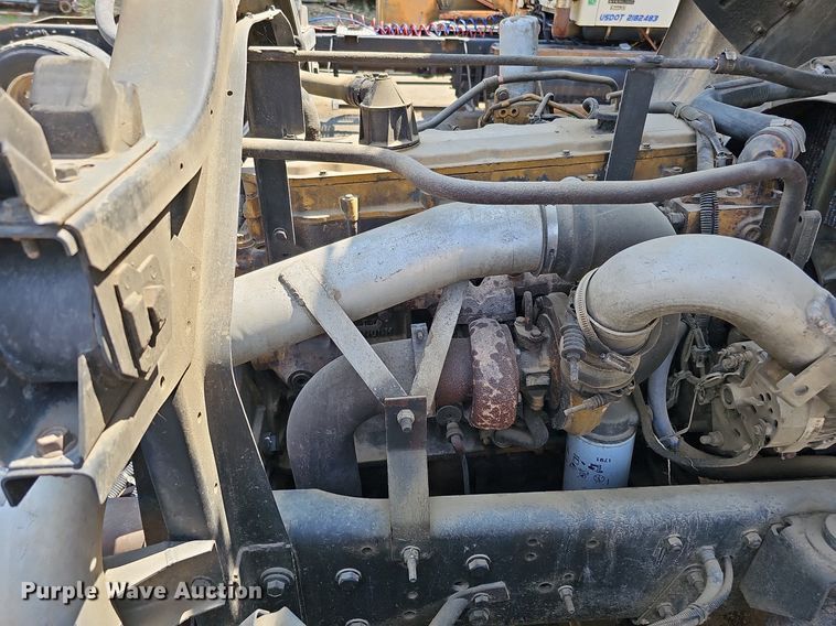 image for item DO2787 2002 GMC T7500  hook lift truck