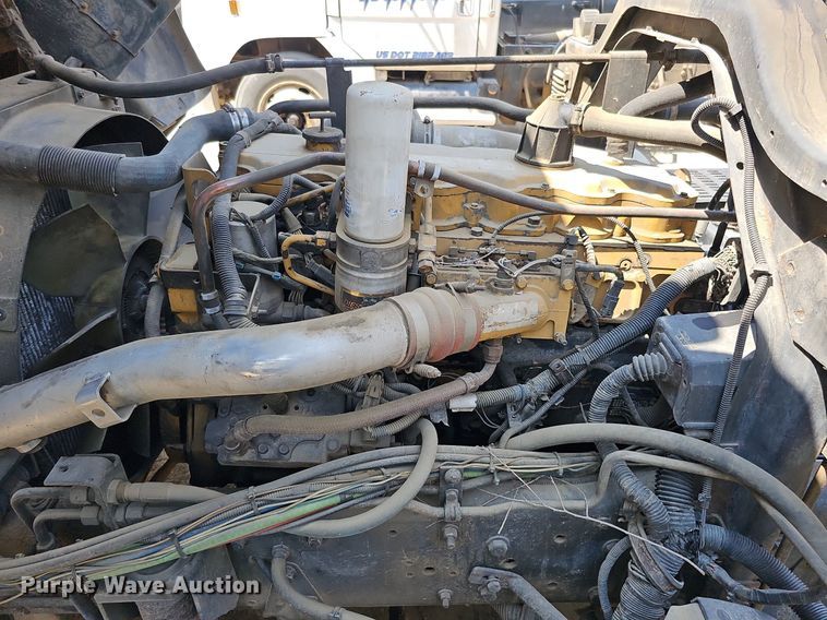 image for item DO2787 2002 GMC T7500  hook lift truck