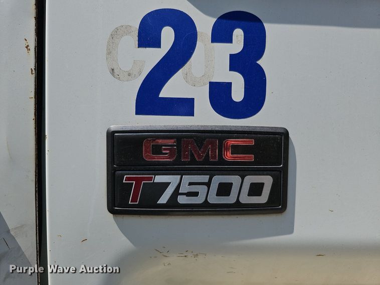 image for item DO2787 2002 GMC T7500  hook lift truck