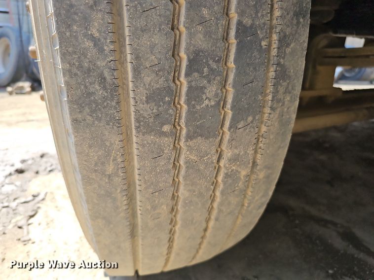 image for item DO2787 2002 GMC T7500  hook lift truck