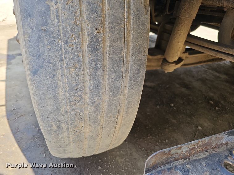 image for item DO2787 2002 GMC T7500  hook lift truck