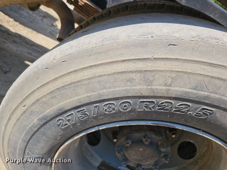 image for item DO2787 2002 GMC T7500  hook lift truck