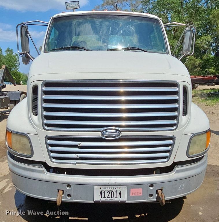 image for item DO2788 1999 Sterling A9513  semi truck