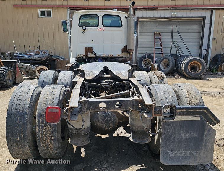 image for item DO2788 1999 Sterling A9513  semi truck