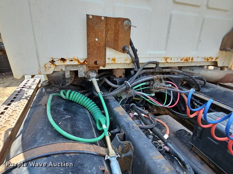 image for item DO2788 1999 Sterling A9513  semi truck