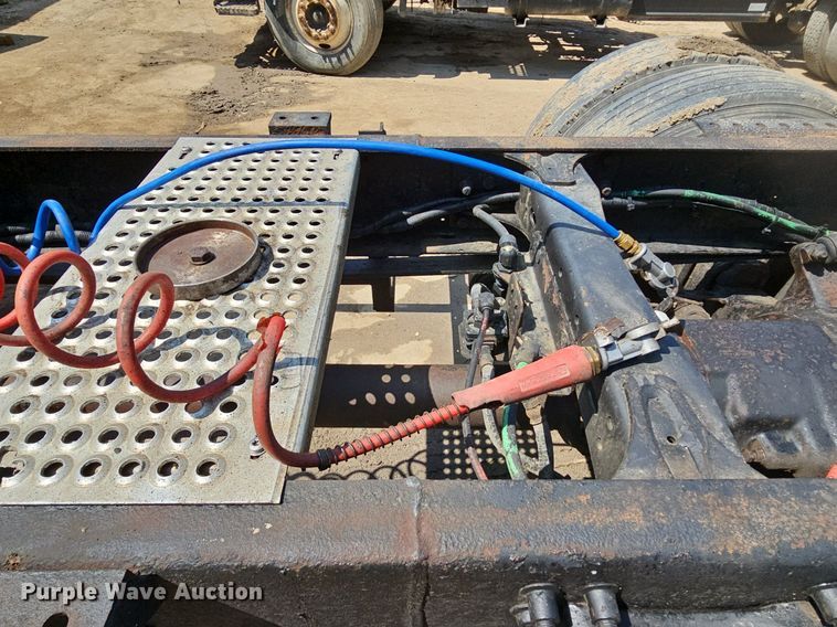 image for item DO2788 1999 Sterling A9513  semi truck