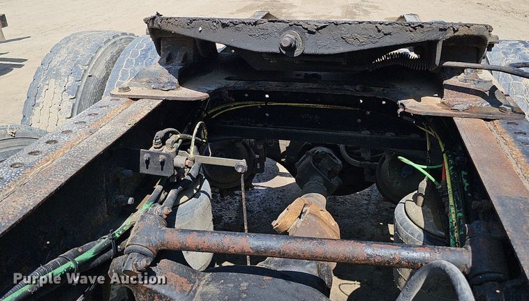 image for item DO2788 1999 Sterling A9513  semi truck