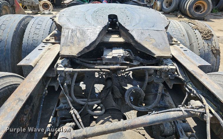 image for item DO2788 1999 Sterling A9513  semi truck