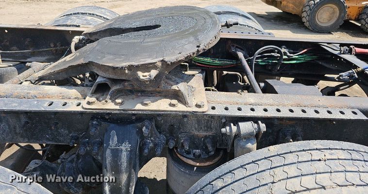 image for item DO2788 1999 Sterling A9513  semi truck