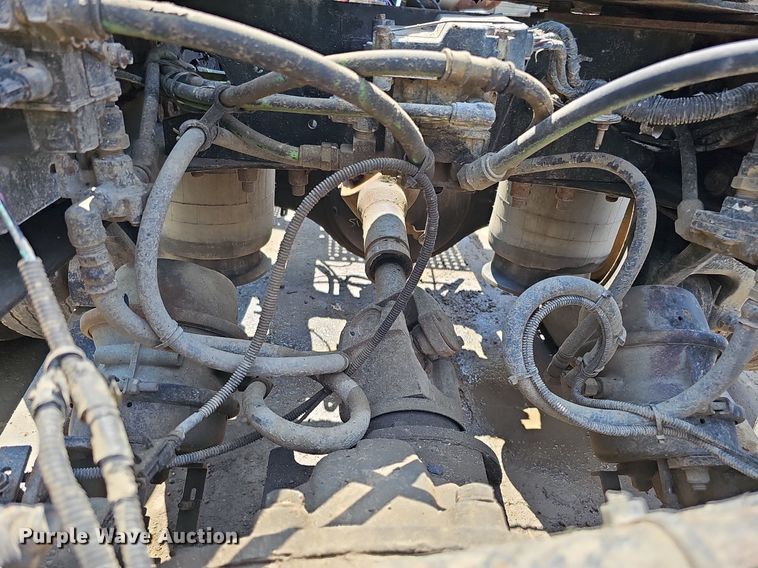 image for item DO2788 1999 Sterling A9513  semi truck