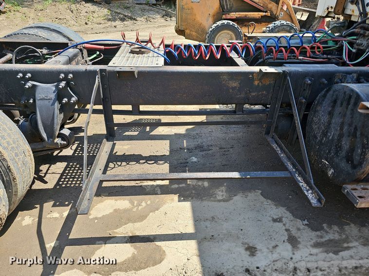 image for item DO2788 1999 Sterling A9513  semi truck