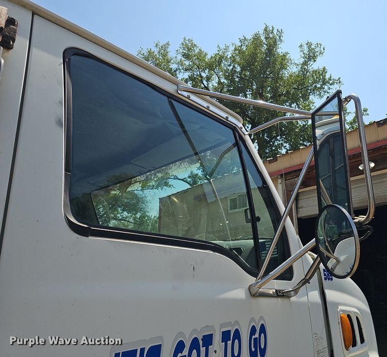 image for item DO2788 1999 Sterling A9513  semi truck