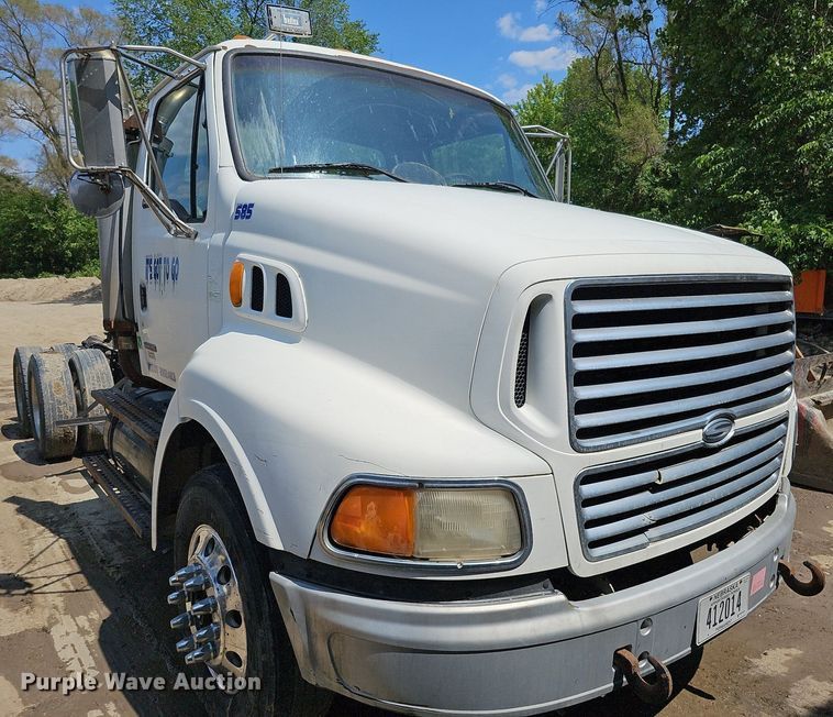 image for item DO2788 1999 Sterling A9513  semi truck
