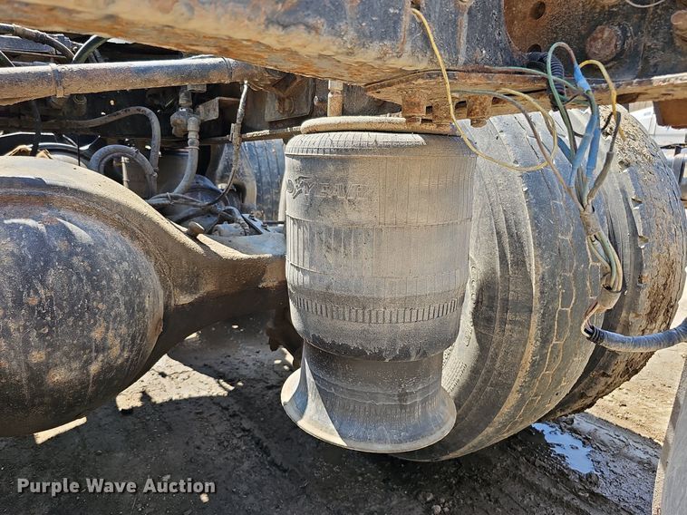 image for item DO2788 1999 Sterling A9513  semi truck