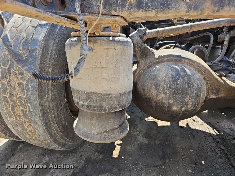 image for item DO2788 1999 Sterling A9513  semi truck