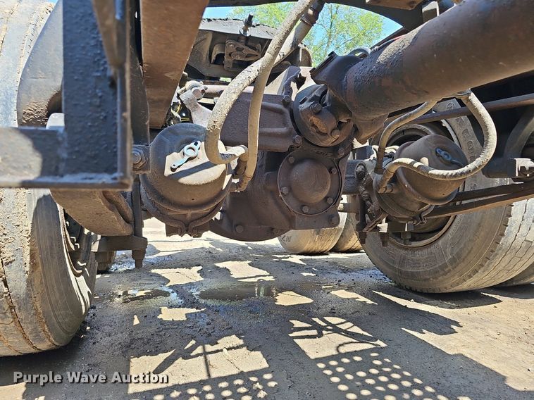 image for item DO2788 1999 Sterling A9513  semi truck